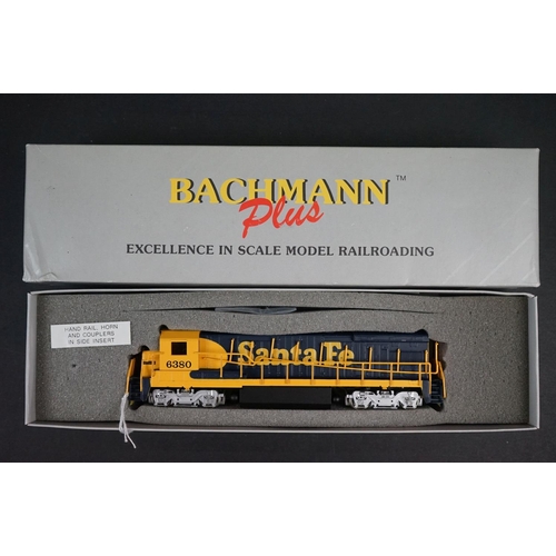 29 - Two boxed HO gauge Santa Fe locomotives to include Kato 37021 AT & Santa Fe #2804 with DB and Bachma... 