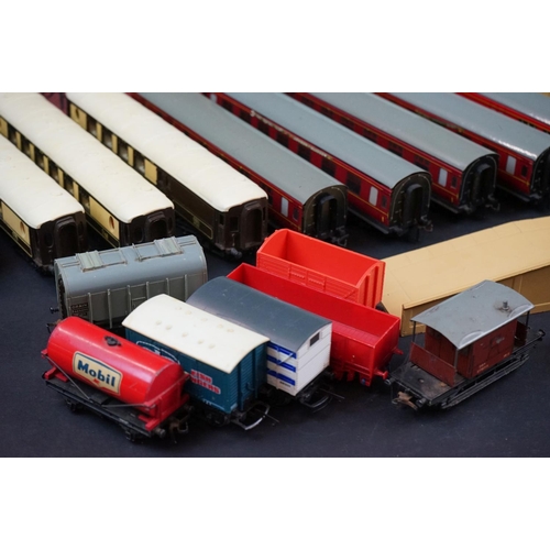 38 - Quantity of OO gauge & Hornby Dublo model railway to include 20 x items of rolling stock (11 x coach... 