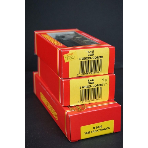 39 - 16 Boxed Hornby OO gauge items of rolling stock to include R233, R223, R162, R174, R162, R600 etc