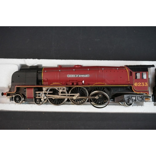 40 - Eight OO gauge model railways to inlcude Hornby R857 BR Loco Ivatt Class 2, R066 LMS 4-6-2 Duchess L... 