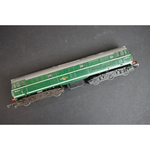 40 - Eight OO gauge model railways to inlcude Hornby R857 BR Loco Ivatt Class 2, R066 LMS 4-6-2 Duchess L... 