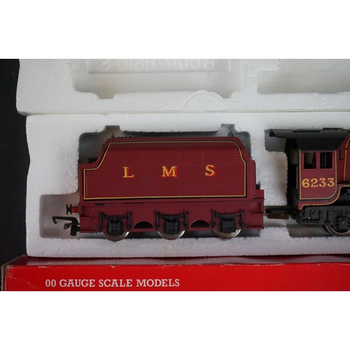 40 - Eight OO gauge model railways to inlcude Hornby R857 BR Loco Ivatt Class 2, R066 LMS 4-6-2 Duchess L... 