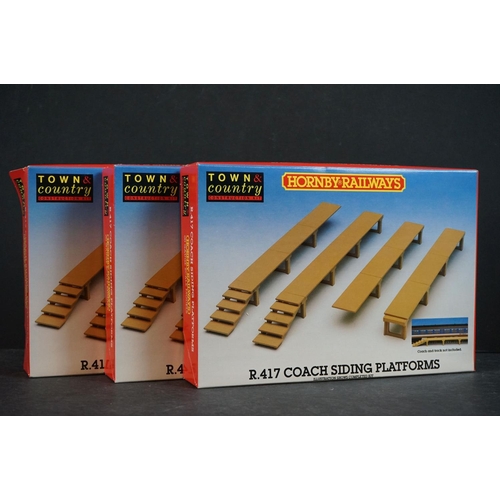 43 - 19 Boxed Hornby OO gauge model railway accessories to include R070 Electronically Operated Turntable... 