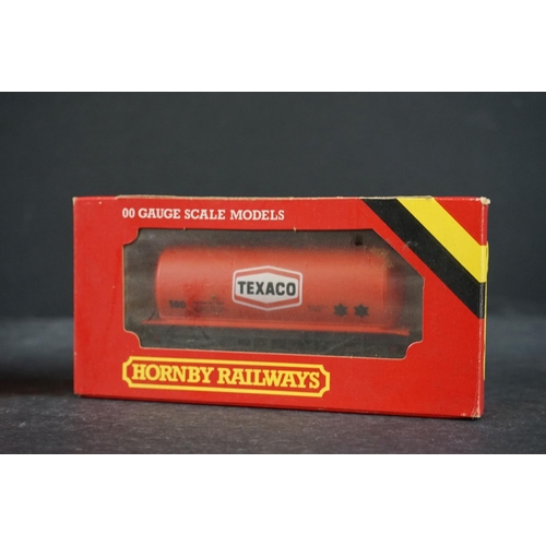 44 - 18 Boxed & unboxed OO gauge items of rolling stock to include 8 x boxed Hornby examples (R126, R036,... 