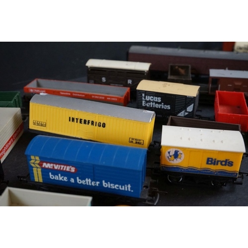 46 - Around 55 OO gauge items of rolling stock to include wagons, tankers, flatbeds and trucks featuring ... 