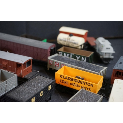 46 - Around 55 OO gauge items of rolling stock to include wagons, tankers, flatbeds and trucks featuring ... 