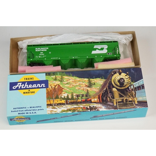 100 - Six boxed HO gauge Athearn items of rolling stock to include 5835 50' PS 5344 Boxcar MDR, 5545 50' S... 