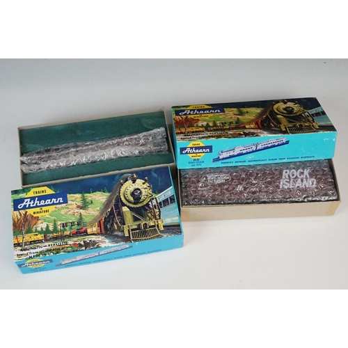 101 - Four boxed HO gauge Athearn items of rolling stock to include 5555 Southern Pacific, 1326 Rock Islan... 