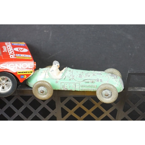 322 - 24 Mid 20th C onwards play worn diecast models to include Corgi Whizzwheels, Matchbox, Dinky etc