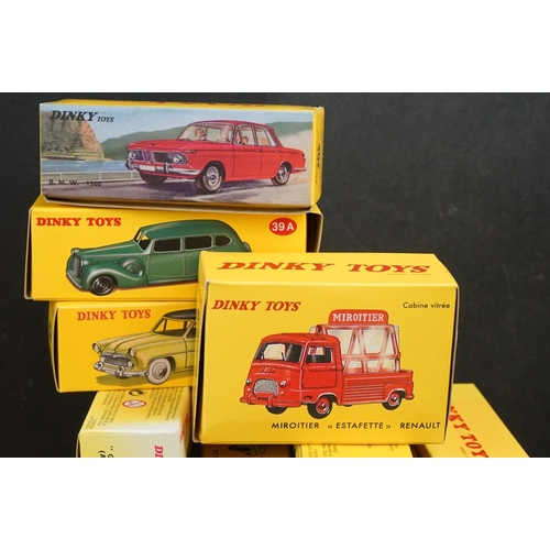 331 - Collection of 52 boxed DeAgostini Dinky diecast models to include 525 Familiale 403 Peugeot, 523 Lin... 