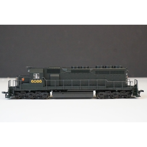 67 - Boxed Kato HO gauge 3701B Pennsylvania EMD SD40 locomotive