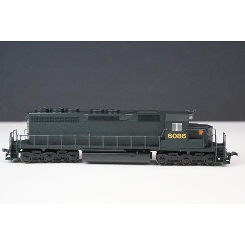 67 - Boxed Kato HO gauge 3701B Pennsylvania EMD SD40 locomotive