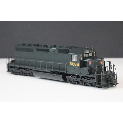 67 - Boxed Kato HO gauge 3701B Pennsylvania EMD SD40 locomotive