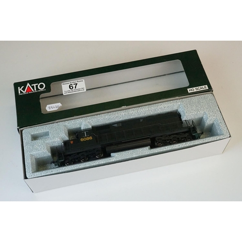 67 - Boxed Kato HO gauge 3701B Pennsylvania EMD SD40 locomotive