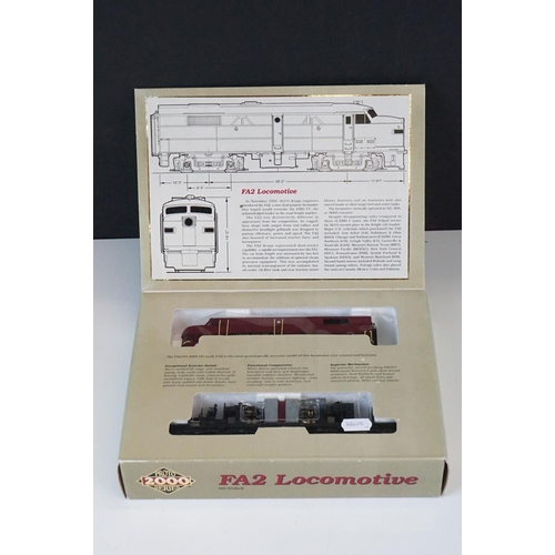 68 - Two boxed HO gauge Proto Series 2000 locomotives to include FA2 8365 Lehigh Valley #586 & Unpowered ... 