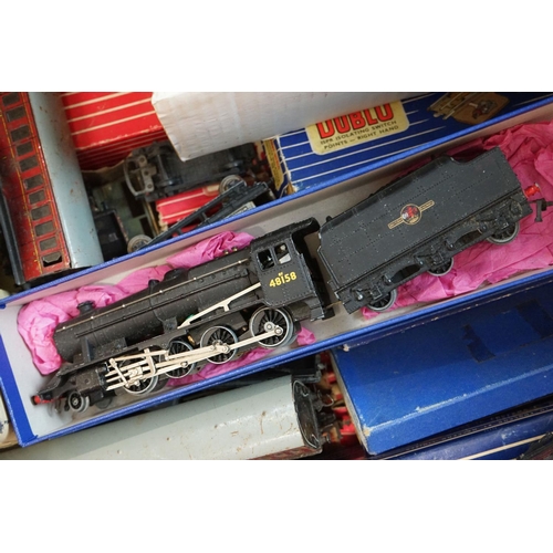 76 - Quantity of Hornby Dublo model railway to include locomotive, rolling stock, track, boxed examples a... 