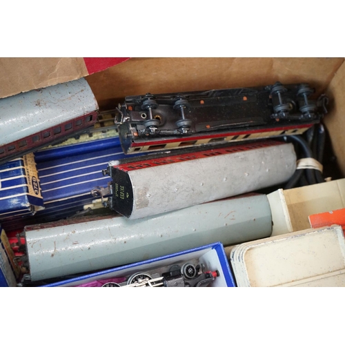 76 - Quantity of Hornby Dublo model railway to include locomotive, rolling stock, track, boxed examples a... 