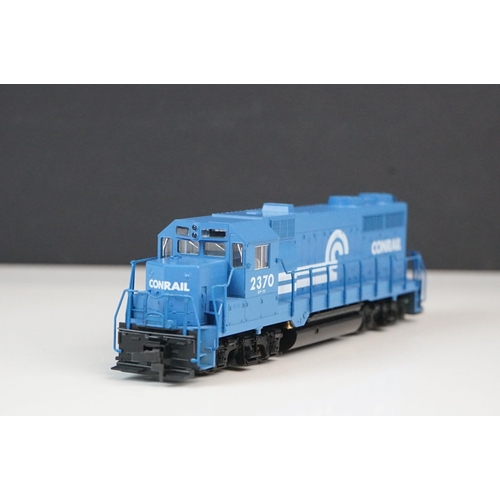 84 - Boxed Kato HO scale 37-033 EMD GP35 Conrail 2370 W/O DB locomotive plus 2 x box Concur Diesel locomo... 