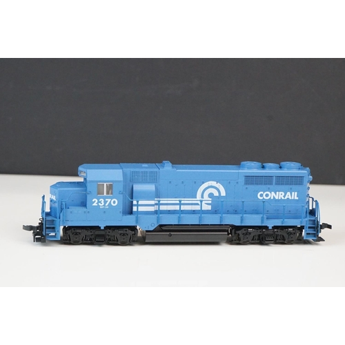 84 - Boxed Kato HO scale 37-033 EMD GP35 Conrail 2370 W/O DB locomotive plus 2 x box Concur Diesel locomo... 