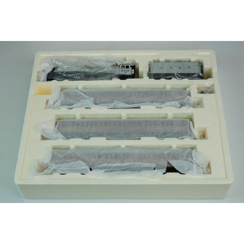 85 - Boxed Hornby OO gauge R2373M Silver Fox Train Pack, complete with original papers and certificate