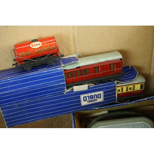 88 - Quantity of Hornby Dublo accessories to include various track, boxed Power Control Unit A3boxed and ... 