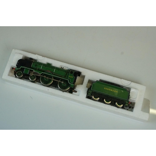 92 - Three boxed Hornby OO gauge locomotives to include R380 SR Schools Class V Loco Stowe, R261 SR Class... 