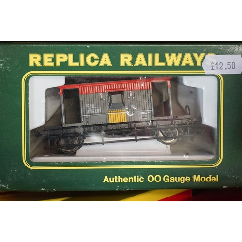 95 - 17 Boxed OO gauge items of rolling stock to include 12 x Hornby, 2 x Bachmann, 2 x Replica & 1 x Bac... 