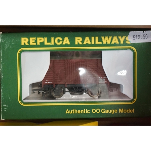 95 - 17 Boxed OO gauge items of rolling stock to include 12 x Hornby, 2 x Bachmann, 2 x Replica & 1 x Bac... 