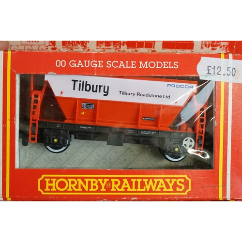 95 - 17 Boxed OO gauge items of rolling stock to include 12 x Hornby, 2 x Bachmann, 2 x Replica & 1 x Bac... 