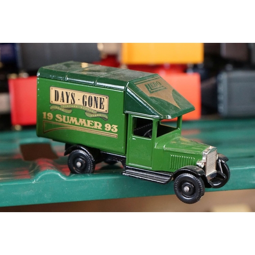 321 - Collection of around 150 diecast models, most appear to be Lledo to include Commercial Vehicles (3 b... 