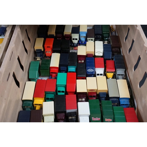 321 - Collection of around 150 diecast models, most appear to be Lledo to include Commercial Vehicles (3 b... 