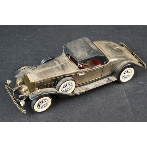 402 - Nine 1/18-1/24 diecast & plastic models to include mainly Burago examples