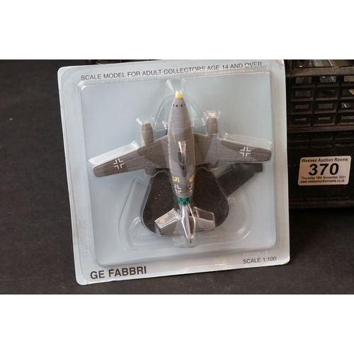 370 - Around 25 carded and boxed diecast and plastic models of varying scales to include 1:100 Ge Fabbri, ... 