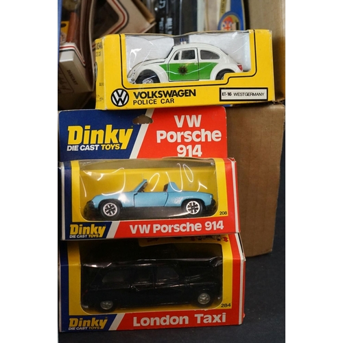 375 - Collection of approx. 30 boxed diecast models, to include Dinky, Maisto, Lledo, Burago etc