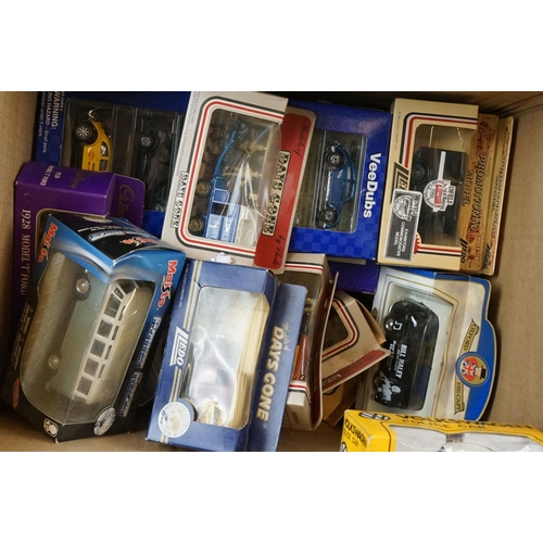 375 - Collection of approx. 30 boxed diecast models, to include Dinky, Maisto, Lledo, Burago etc