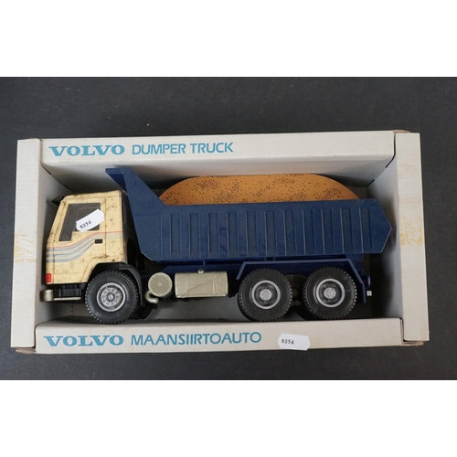 380 - Four boxed Emek-Muovio 1/25 Volvo models to include sealed 280872, FL10, fl10 Tipper with Trailer an... 