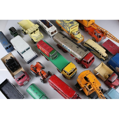 454 - Around 20 play worn mid 20th C onwards Dinky diecast commercial models to include 275 Brinks Armoure... 