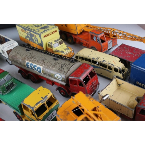 454 - Around 20 play worn mid 20th C onwards Dinky diecast commercial models to include 275 Brinks Armoure... 