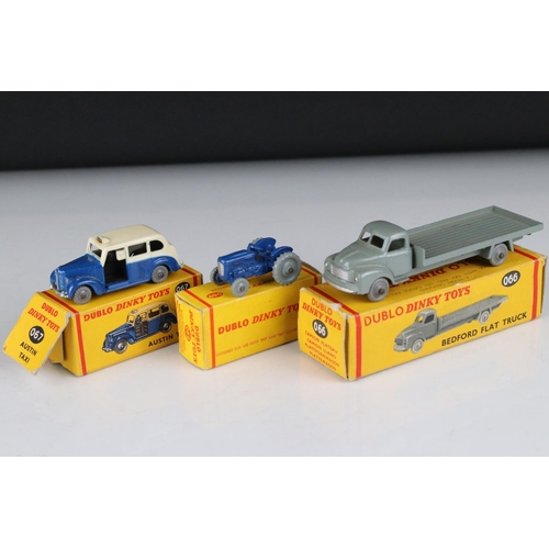 499 - Three boxed Dinky Dublo diecast models to include 066 Bedford Flatbed in grey, 069 Massey Ferguson T... 