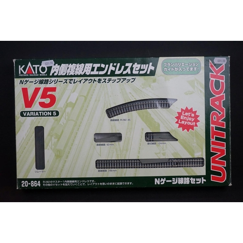 10 - Two boxed Kato N scale Unitrack sets to include 208601 V1 & 20864 V5, both complete