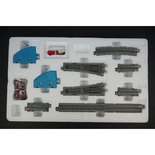 11 - Boxed Kato N scale 208501 Master 1 Basic Oval Track Set plus 4 x boxed Kato N scale Variation sets t... 