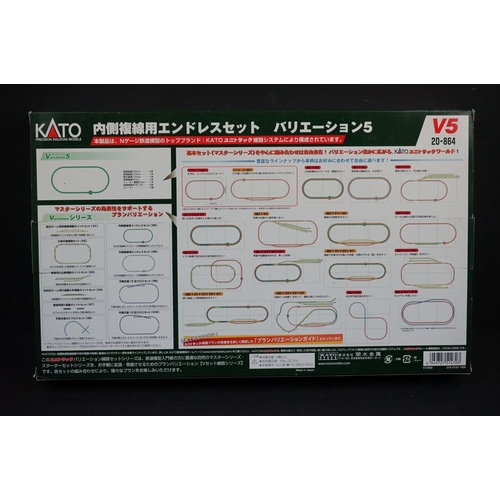 11 - Boxed Kato N scale 208501 Master 1 Basic Oval Track Set plus 4 x boxed Kato N scale Variation sets t... 