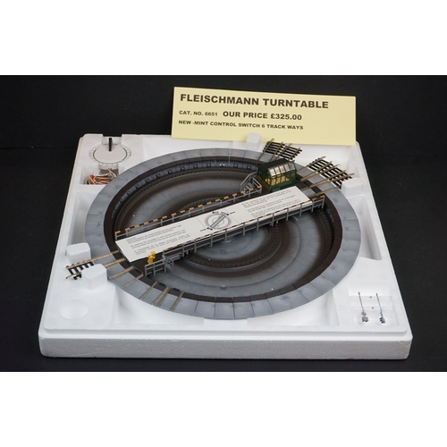 9 - Boxed Fleischmann HO gauge 6651 Electric Turntable