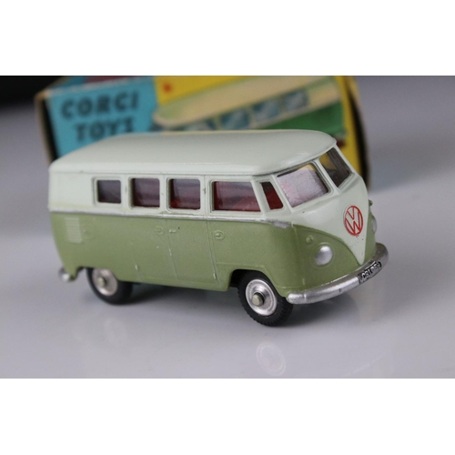 516 - Boxed Corgi 434 Volkswagen Kombi diecast model in two tone off white/green, diecast ex, box gd