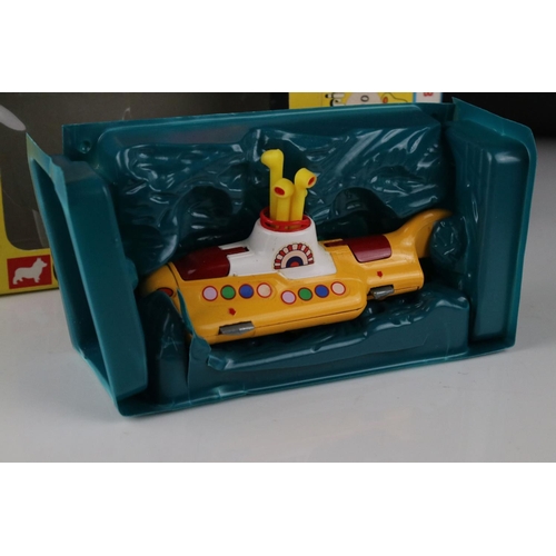 532 - Boxed Corgi 803 The Beatles Yellow Submarine diecast model, diecast and decals excellent, box with t... 