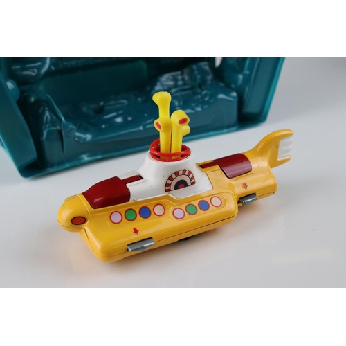 532 - Boxed Corgi 803 The Beatles Yellow Submarine diecast model, diecast and decals excellent, box with t... 