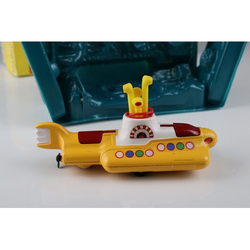 532 - Boxed Corgi 803 The Beatles Yellow Submarine diecast model, diecast and decals excellent, box with t... 