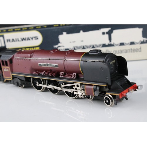 114 - Boxed Wrenn OO gauge W2226 4-6-2 City of London locomotive, BR maroon, excellent with original paper... 