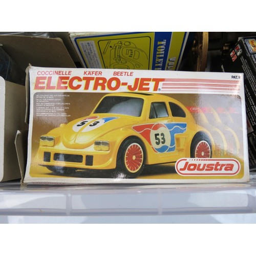 291 - Mixed collection of boxed diecast & plastic models, to include Maisto, Polistil etc, GP radio contro... 