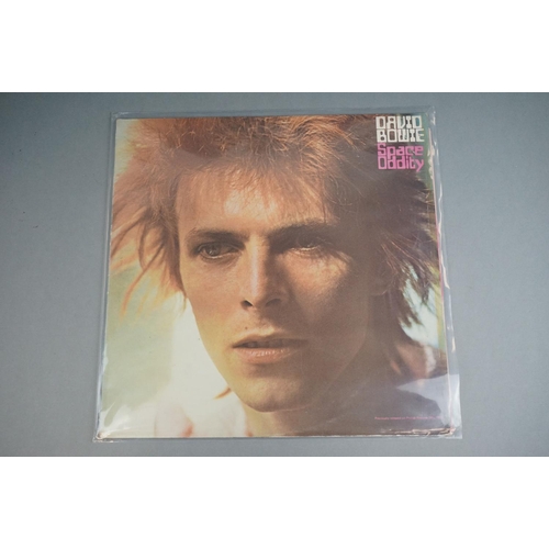 59 - Vinyl - 2 David Bowie LP's to include Space Oddity (LSP 4813) RCA orange label with lyric inner, no ... 